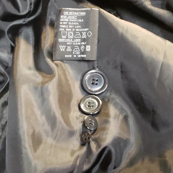 16P Fleet street black trench coat.  D34 - Picture 12 of 15